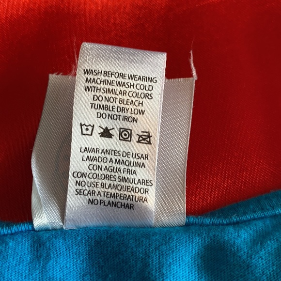 Superman 3/4 length t-shirt with attached cape - Picture 7 of 8